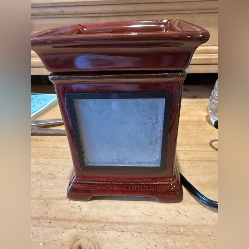 Scentsy Deep Red Wax Warmer [ClassicBrick ]